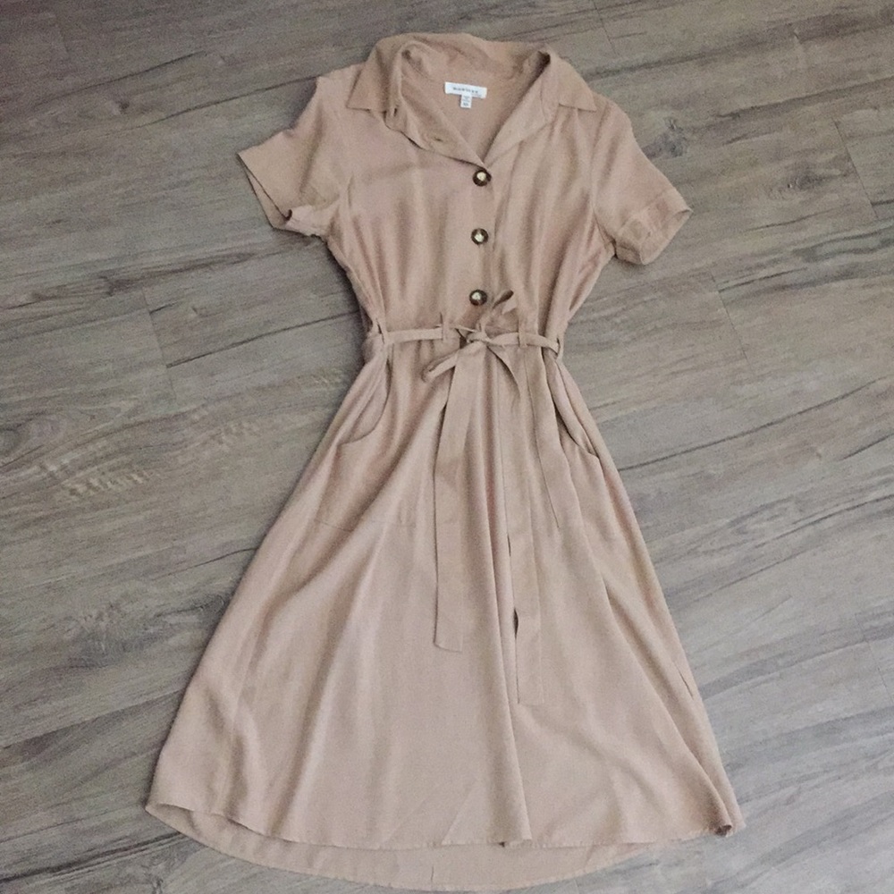 Nude Buttoned Dress w/ Belt (XS)
